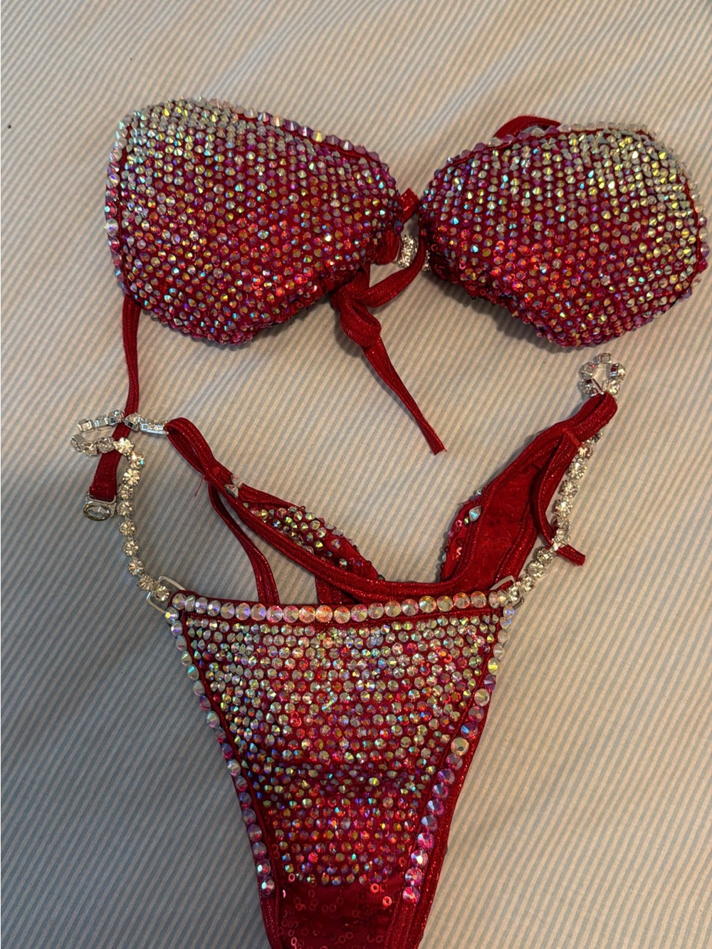 Red Crystal-Embellished Women’s Bikini Set with Rhinestone Accents